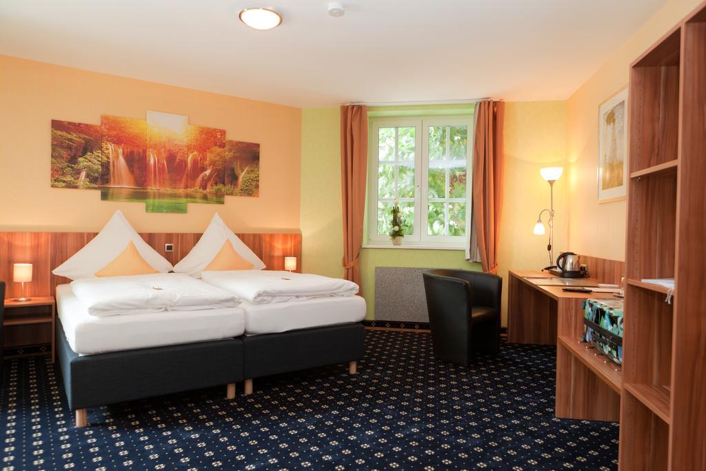 Hotel Deutscher Hof Babenhausen  Habitación foto